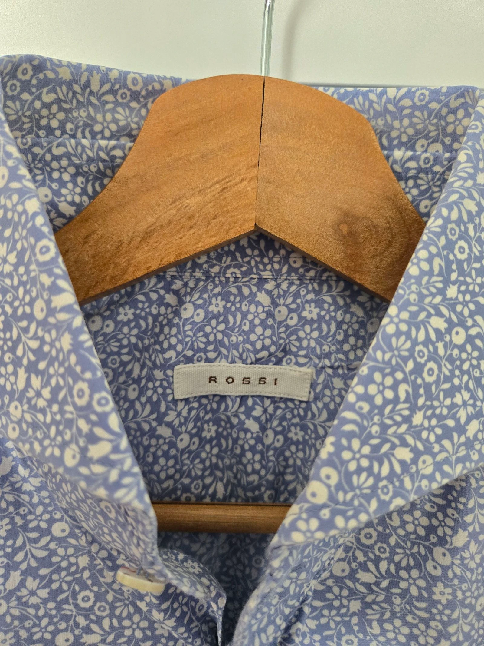 Camisa con pequeñas flores Rossi talla M – photo 3